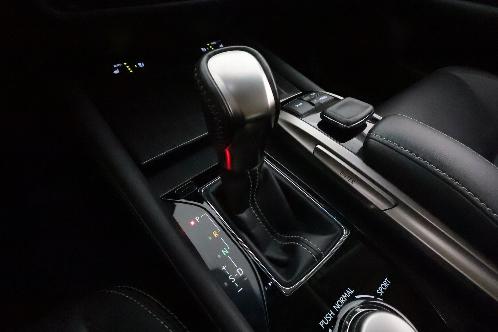 Lexus GS 2018 300h Hybrid A Executive **Adapt.vakkari / P.kamera / Muistipenkki / Ilmastoidut nahat / LED / Navi** - 3,99 % KORKOTARJOUS TÄHÄN AUTOON - Suomi-auto / Merkkihuollettu / Kahdet renkaat aluvanteilla / Sähköpenkit / Ratin lämmitin / Surround Sound / Lohko sis.lämppärillä / Hieno!
