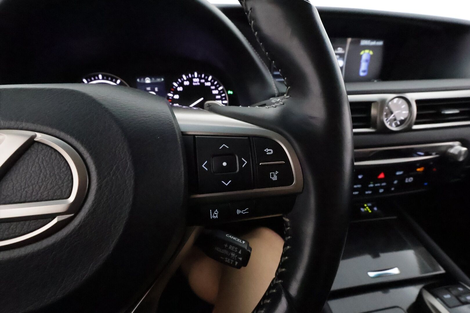 Lexus GS 2018 300h Hybrid A Executive **Adapt.vakkari / P.kamera / Muistipenkki / Ilmastoidut nahat / LED / Navi** - Suomi-auto / Merkkihuollettu / Kahdet renkaat aluvanteilla / Sähköpenkit / Ratin lämmitin / Surround Sound / Lohko sis.lämppärillä / Hieno!