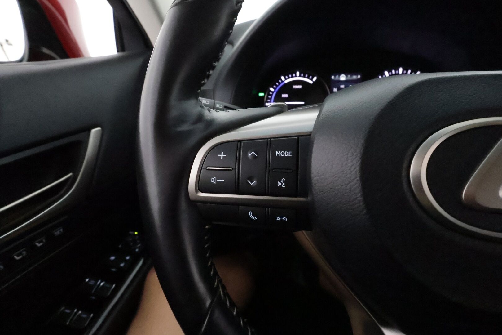 Lexus GS 2018 300h Hybrid A Executive **Adapt.vakkari / P.kamera / Muistipenkki / Ilmastoidut nahat / LED / Navi** - 3,99 % KORKOTARJOUS TÄHÄN AUTOON - Suomi-auto / Merkkihuollettu / Kahdet renkaat aluvanteilla / Sähköpenkit / Ratin lämmitin / Surround Sound / Lohko sis.lämppärillä / Hieno!
