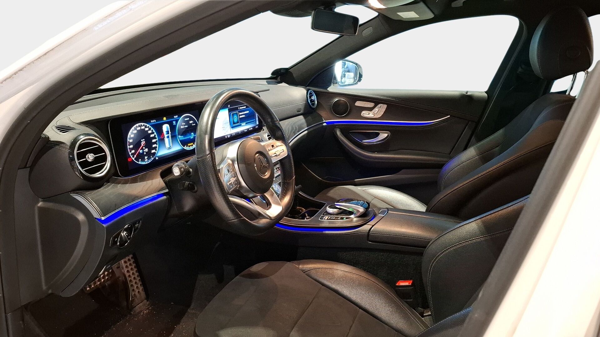 Mercedes-Benz E 2019 220 d Premium Business AMG /  360° kamera /  Widescreen / Koukku / Muistipenkit / Blis - Sähkötoiminen vetokoukku / Multibeam LED / Comand Navi / 2x aluvanteet 