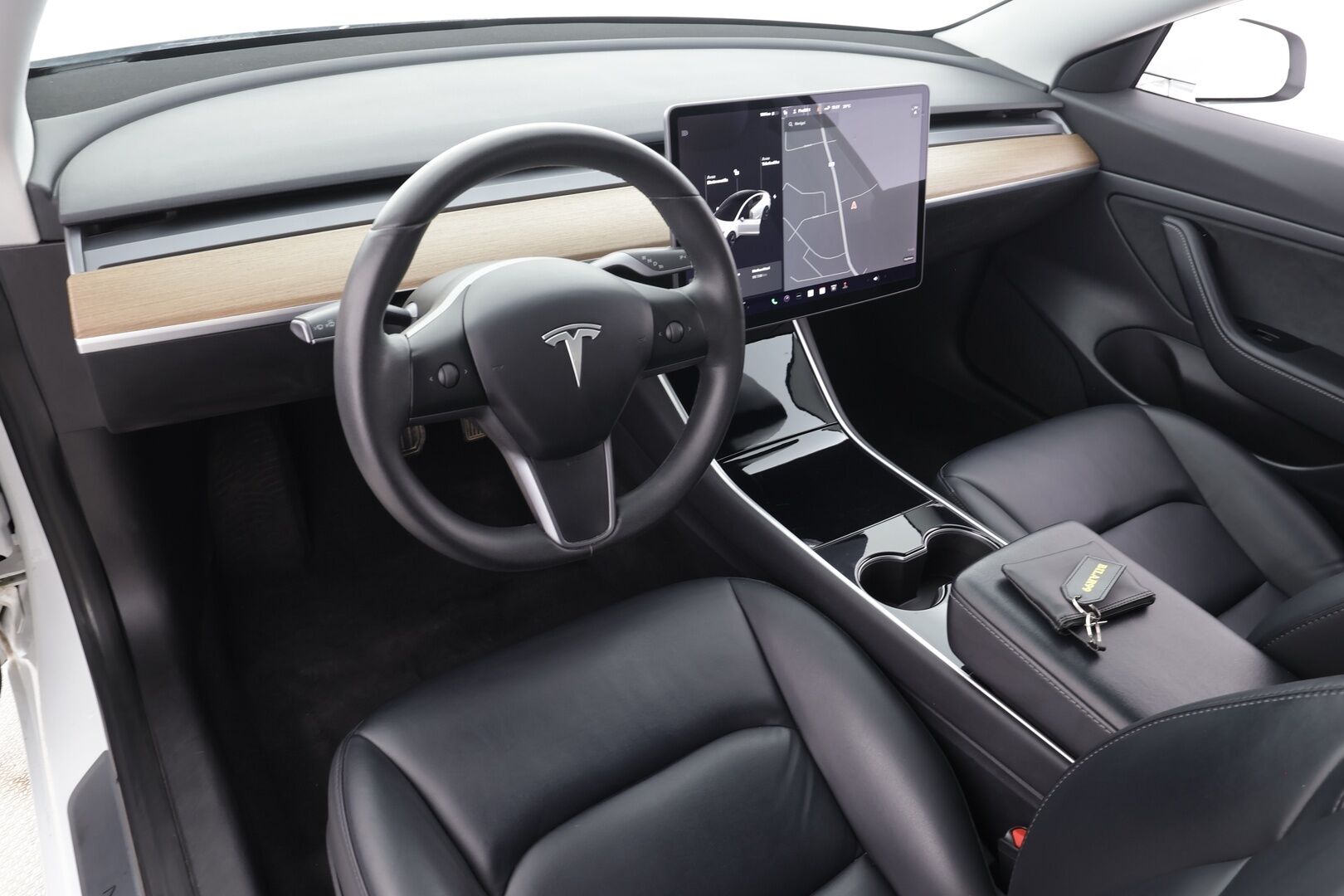 Tesla Model 3 2020 Standard RWD Plus - | Lasikatto | ACC | LED | P.Kamera | Muistipenkki | Navi | Kaistavahti | Keyless | Premium Speakers | Suomi-auto | Kahdet renkaat |