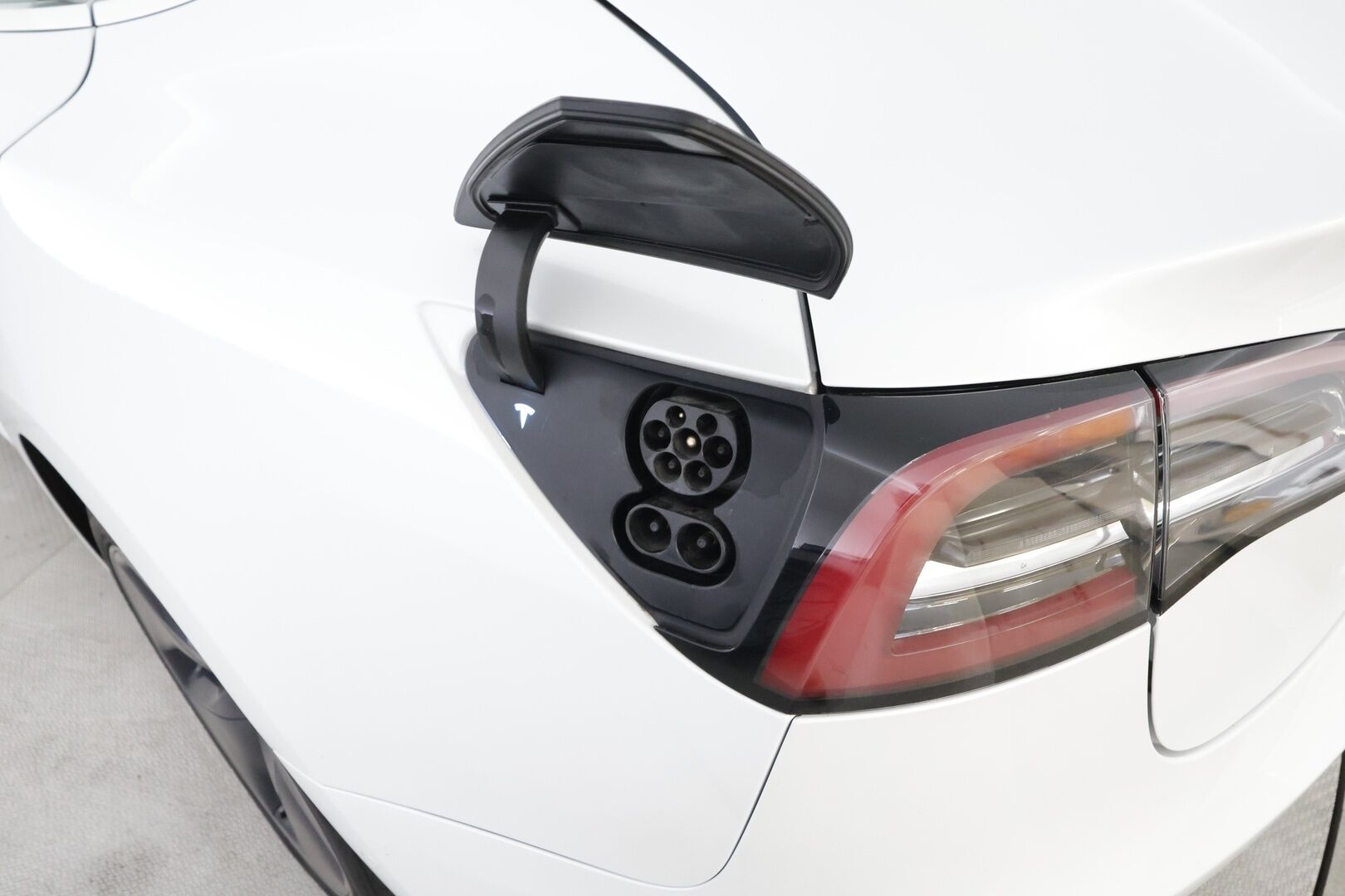 Tesla Model 3 2020 Standard RWD Plus - | Lasikatto | ACC | LED | P.Kamera | Muistipenkki | Navi | Kaistavahti | Keyless | Premium Speakers | Suomi-auto | Kahdet renkaat |