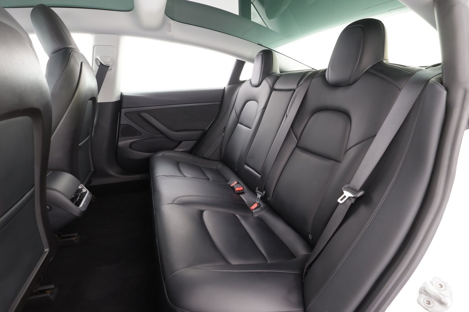 Tesla Model 3 2020 Standard RWD Plus - | Lasikatto | ACC | LED | P.Kamera | Muistipenkki | Navi | Kaistavahti | Keyless | Premium Speakers | Suomi-auto | Kahdet renkaat |