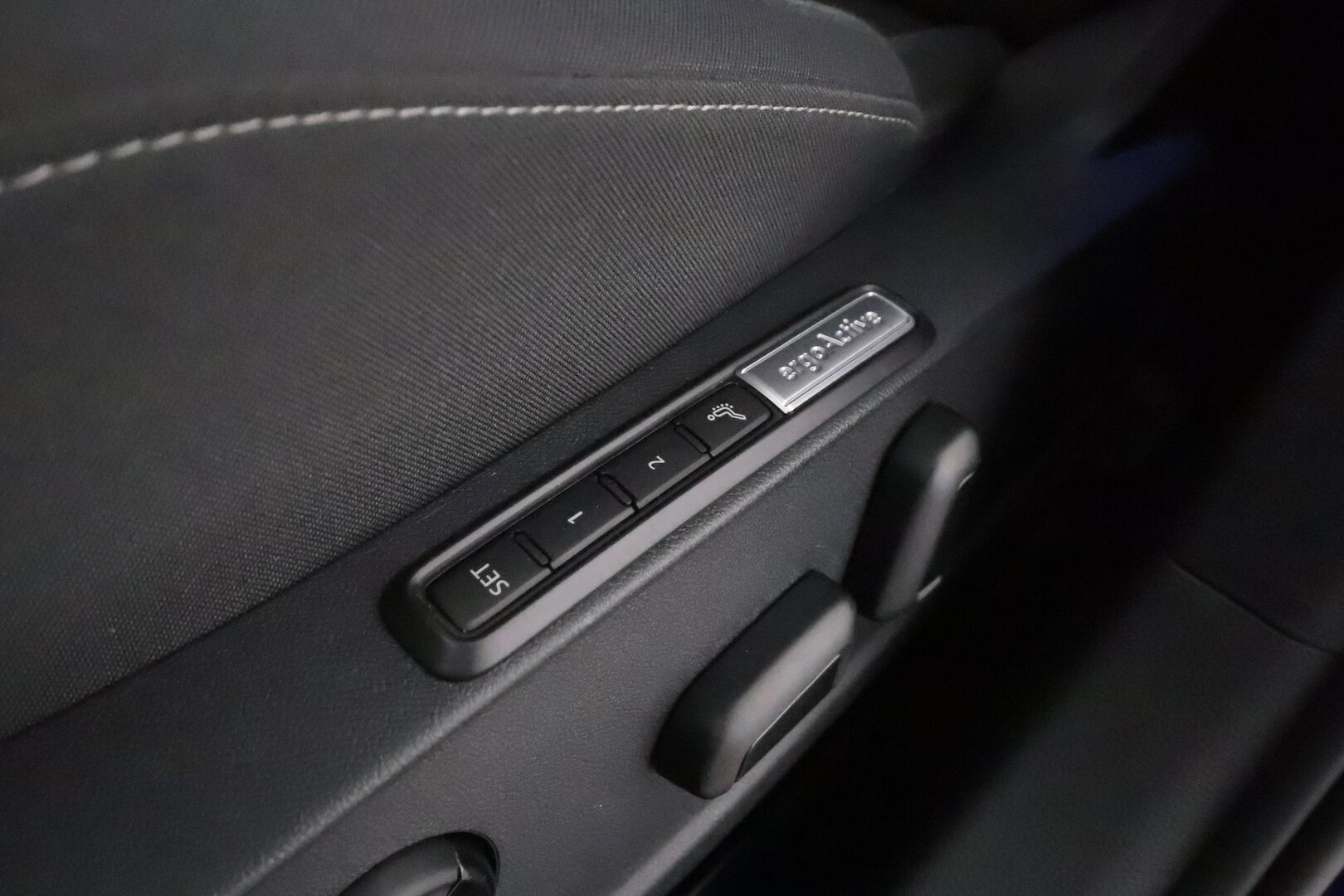 Volkswagen Golf 2020 First Edition Style Premium 1,5 eTSI (MHEV) DSG **Muistipenkki / Webasto / Digimittari / Matrix LED / Adapt.vakkari - Merkkihuollettu / Kahdet renkaat aluvanteilla