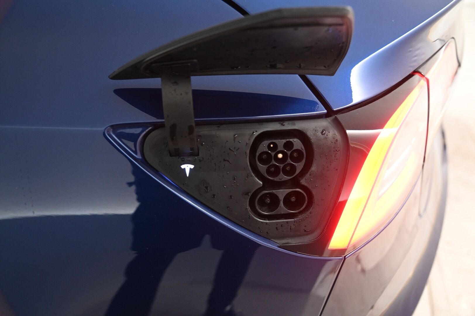 Tesla Model 3 2020 Long Range Dual Motor AWD *Vetokoukku/ Ap 3/  Premium Audio/ Lasikatto* - *Suomiauto / 2x renkaat ja vanteet / Akkutesti tehty*