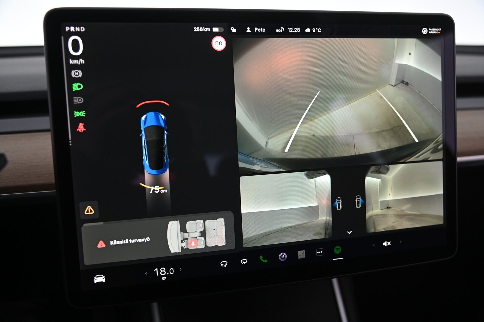 Tesla Model 3 2020 Long Range Dual Motor AWD *Vetokoukku/ Ap 3/  Premium Audio/ Lasikatto* - *Suomiauto / 2x renkaat ja vanteet / Akkutesti tehty*