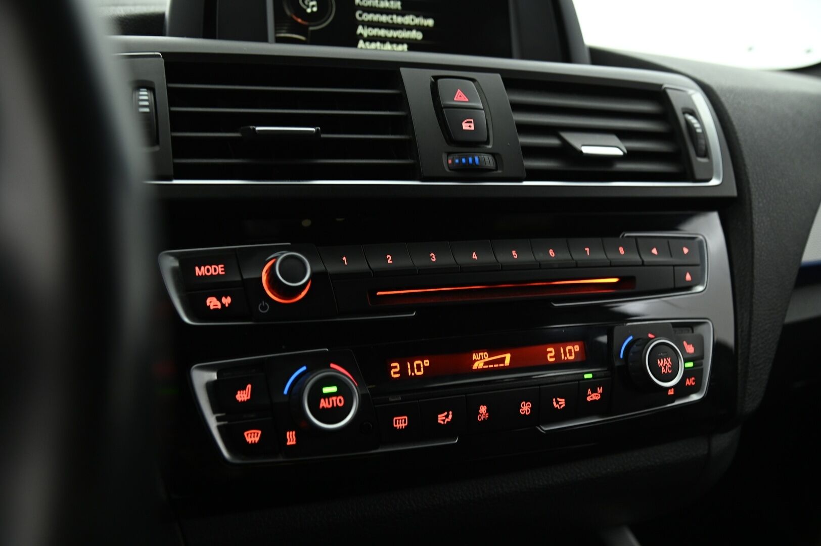 BMW 118 2016 F20 Hatchback 118i A Business M Sport *Vakkari / Sporttipenkit / Led /  Tutka* - Näyttävä pikku sportti / Upeat mustat vanteet kesäksi / Hieno kokonaisuus!