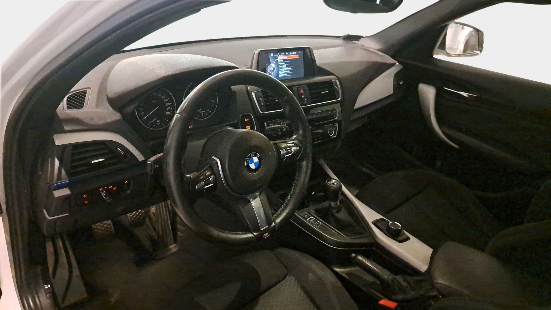 BMW 118 2016 F20 Hatchback 118i A Business M Sport *Vakkari / Sporttipenkit / Led /  Tutka* - Näyttävä pikku sportti / Upeat mustat vanteet kesäksi / Hieno kokonaisuus!