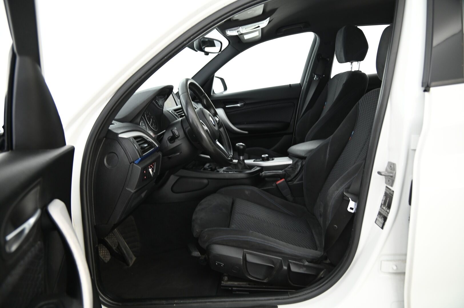 BMW 118 2016 F20 Hatchback 118i A Business M Sport *Vakkari / Sporttipenkit / Led /  Tutka* - Näyttävä pikku sportti / Upeat mustat vanteet kesäksi / Hieno kokonaisuus!