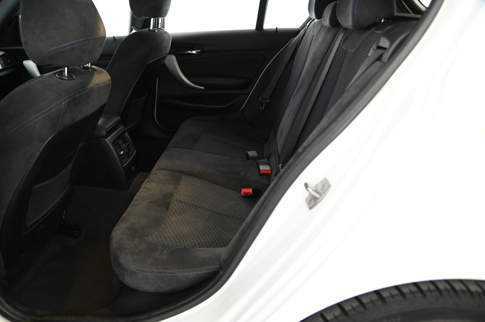 BMW 118 2016 F20 Hatchback 118i A Business M Sport *Vakkari / Sporttipenkit / Led /  Tutka* - Näyttävä pikku sportti / Upeat mustat vanteet kesäksi / Hieno kokonaisuus!