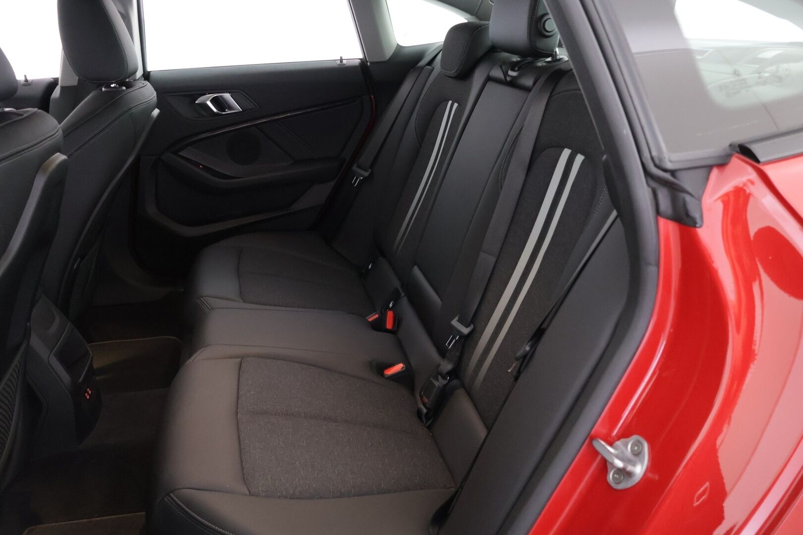 BMW 218 2020 F44 Gran Coupé 218i A Business Sport * LED-valot / P.Tutkat / Sport penkit / Melbourne Red / Digimittaristo / Lohko+Sisälämmitin * * - Suomi-auto / Pienet kilsat / 1-omisteinen - Osta nyt, maksa vasta ensi vuonna