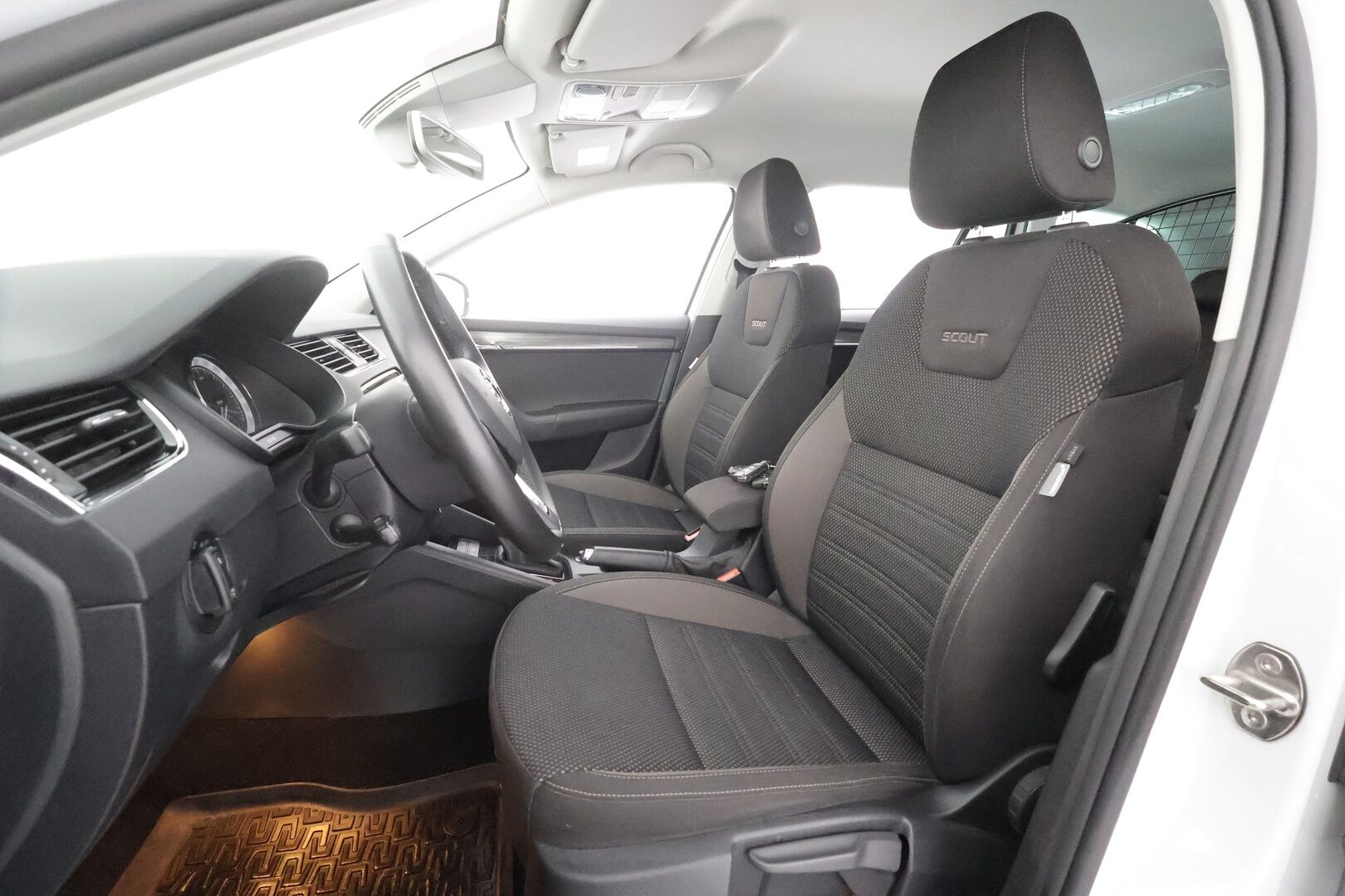 Skoda Octavia 2020 Combi 2,0 TSI 190 4x4 Scout BusinessLine DSG Autom. - | Webasto | ACC | LED | P.Kamera | Kaistavahti | Katveavustin | Navi | Keyless | Apple&Android | Ratinlämmitys | LED-lisävalo | 1-om Suomi-auto | Kahdet renkaat |
