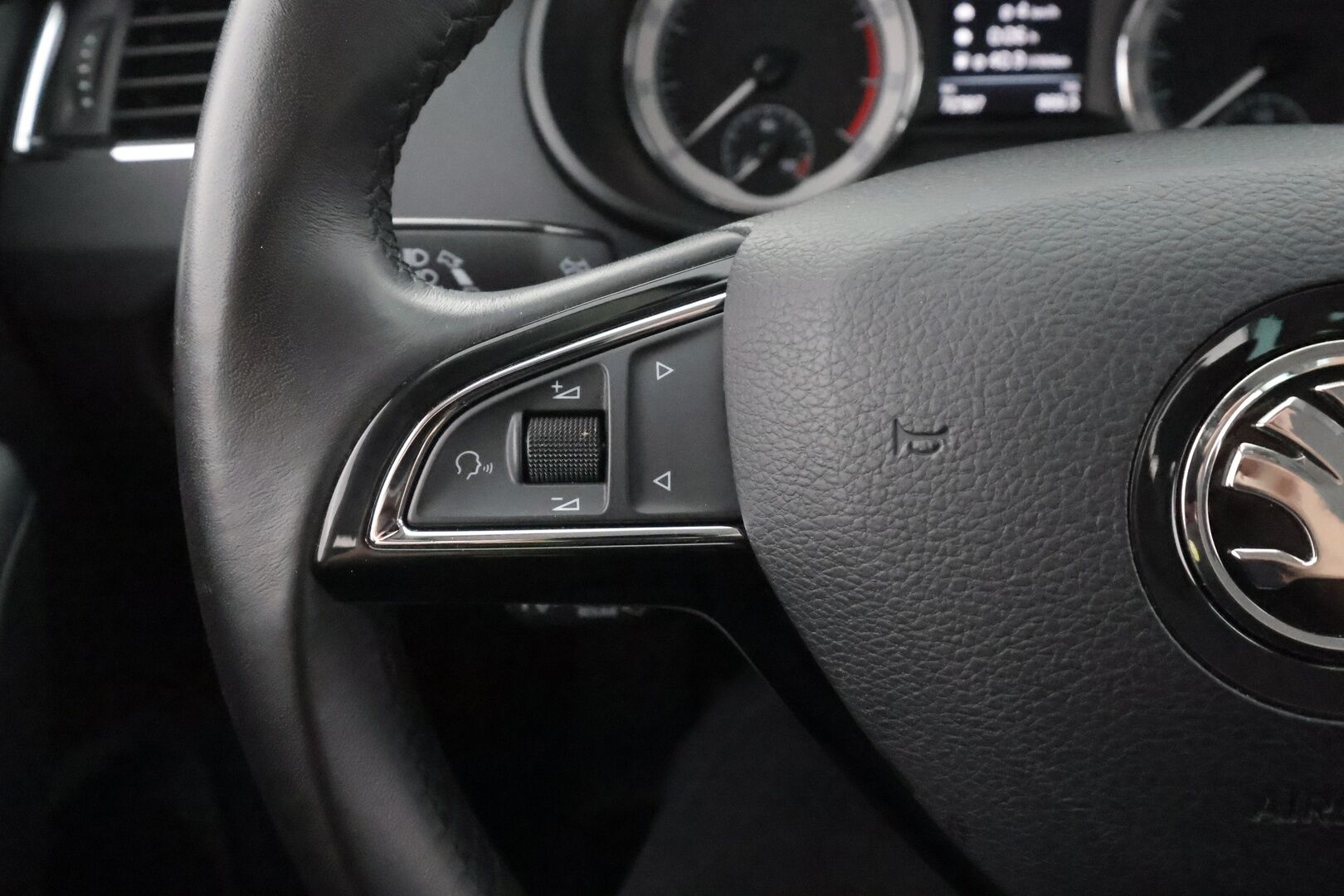 Skoda Octavia 2020 Combi 2,0 TSI 190 4x4 Scout BusinessLine DSG Autom. - | Webasto | ACC | LED | P.Kamera | Kaistavahti | Katveavustin | Navi | Keyless | Apple&Android | Ratinlämmitys | LED-lisävalo | 1-om Suomi-auto | Kahdet renkaat |