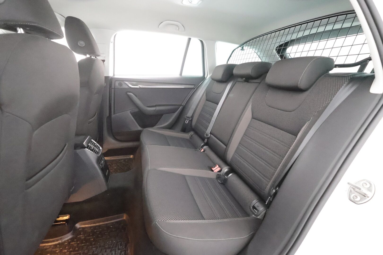 Skoda Octavia 2020 Combi 2,0 TSI 190 4x4 Scout BusinessLine DSG Autom. - | Webasto | ACC | LED | P.Kamera | Kaistavahti | Katveavustin | Navi | Keyless | Apple&Android | Ratinlämmitys | LED-lisävalo | 1-om Suomi-auto | Kahdet renkaat |