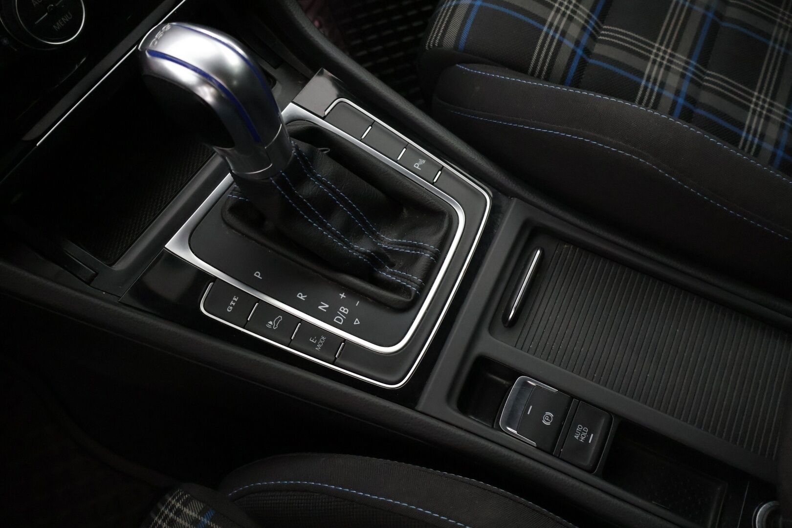 Volkswagen Golf 2017 GTE Plug-In Hybrid 150 kW (204 hv) ** Facelift / Webasto / Adapt. vakkari / Tutkat ** - * Facelift / Kahdet renkaat *