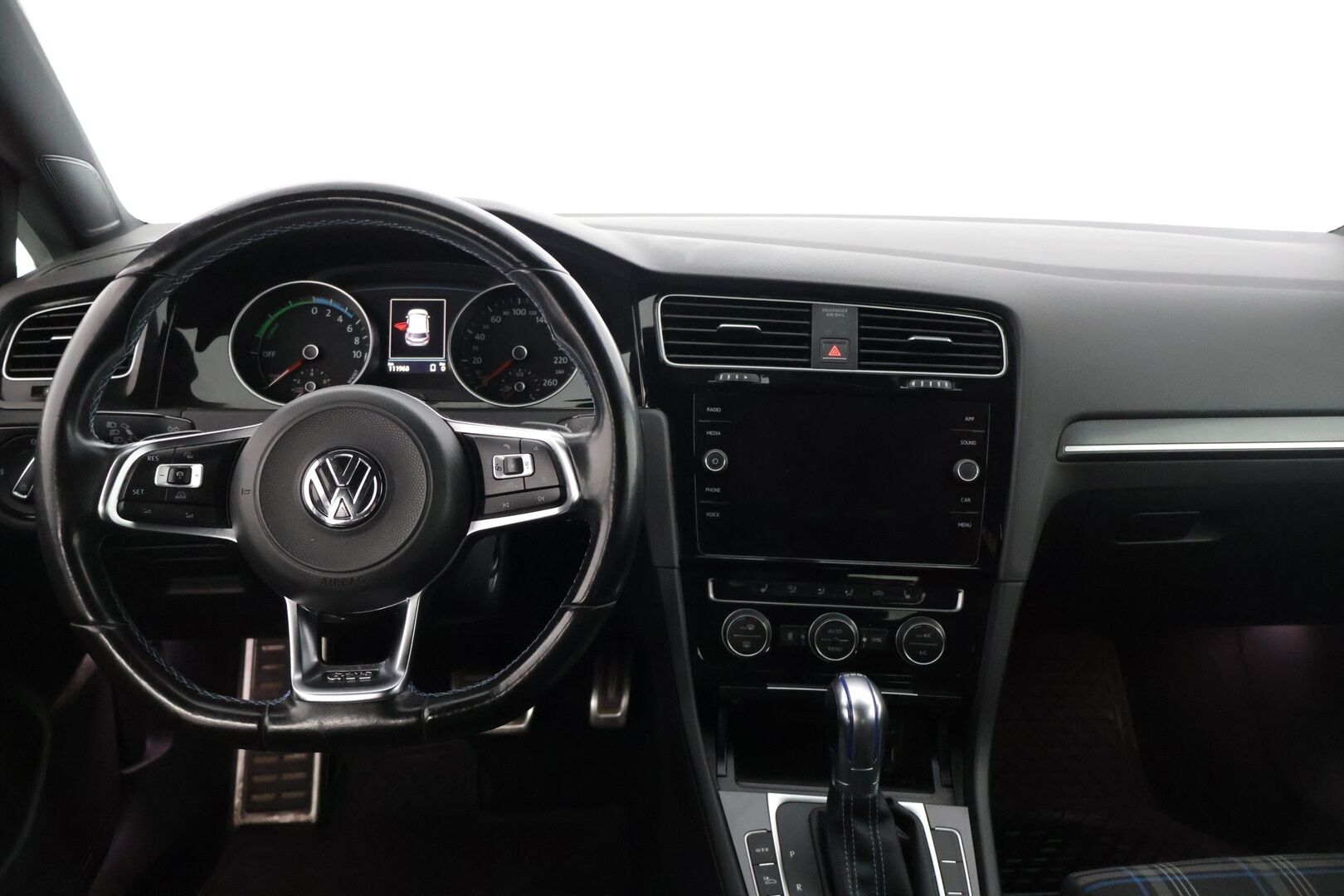 Volkswagen Golf 2017 GTE Plug-In Hybrid 150 kW (204 hv) ** Facelift / Webasto / Adapt. vakkari / Tutkat ** - * Facelift / Kahdet renkaat *