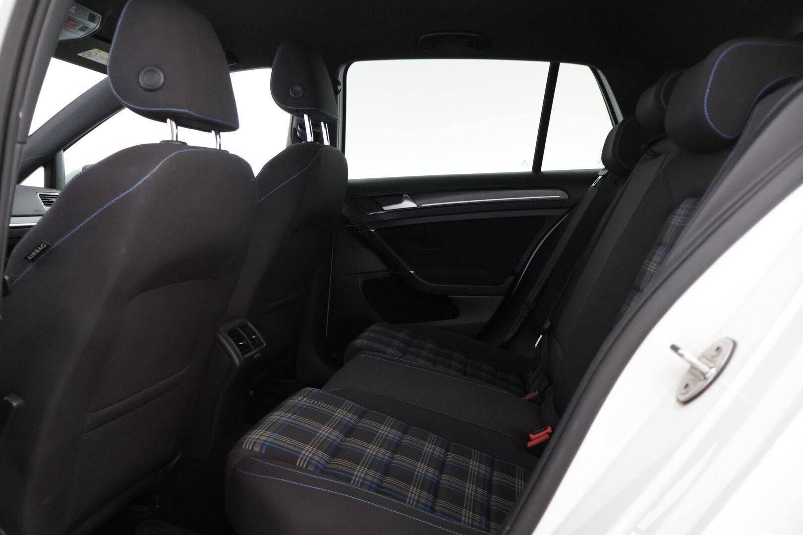 Volkswagen Golf 2017 GTE Plug-In Hybrid 150 kW (204 hv) ** Facelift / Webasto / Adapt. vakkari / Tutkat ** - * Facelift / Kahdet renkaat *