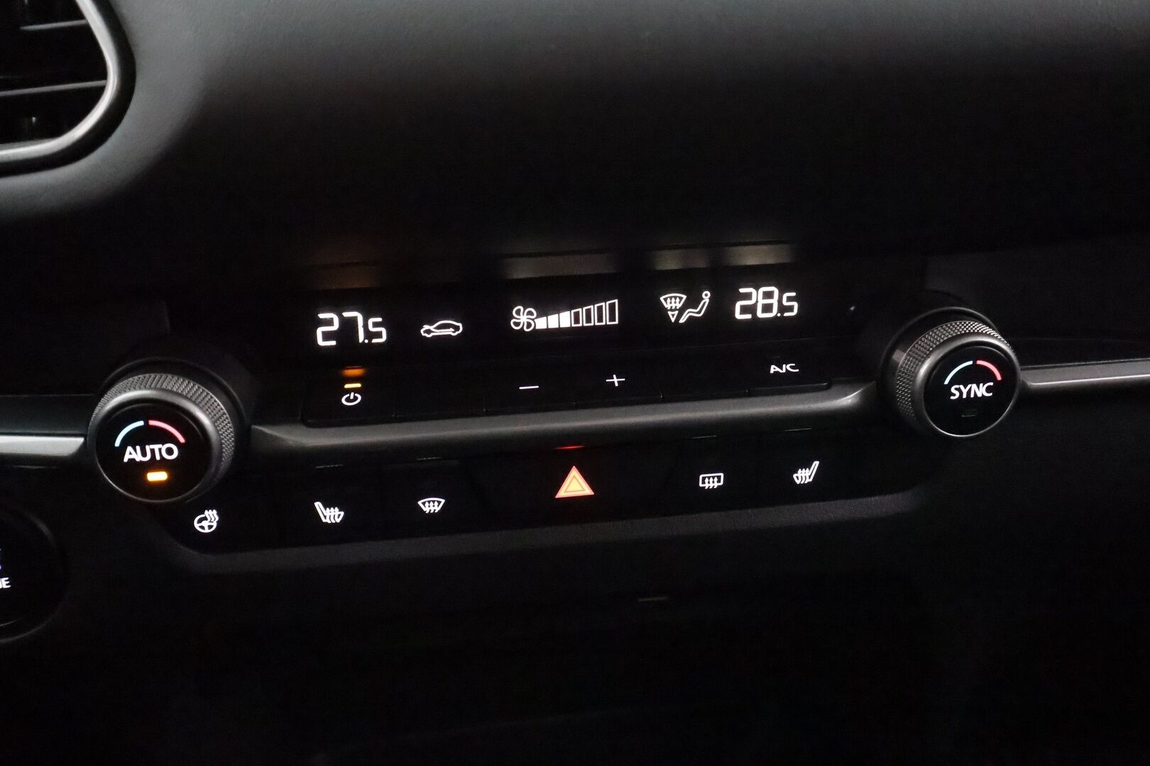 Mazda CX-30 2020 2,0 (150hv) M Hybrid Skyactiv-G Vision AT * Sisätilanlämmitin / ACC / LED / P.Tutka / Navi / Kaistavahti * - HUD / Suomi-auto / Kahdet renkaat aluvanteilla / Merkkihuollot