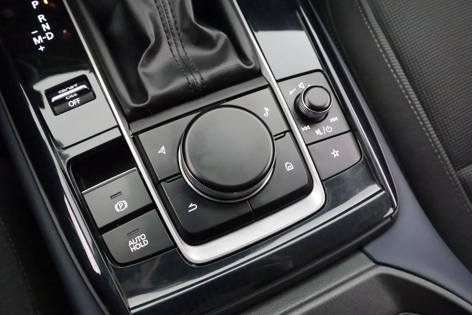 Mazda CX-30 2020 2,0 (150hv) M Hybrid Skyactiv-G Vision AT * Sisätilanlämmitin / ACC / LED / P.Tutka / Navi / Kaistavahti * - HUD / Suomi-auto / Kahdet renkaat aluvanteilla / Merkkihuollot