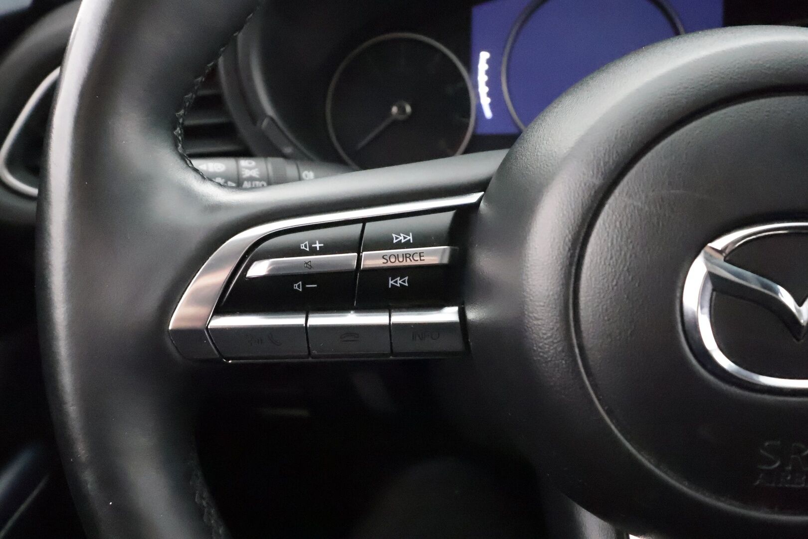 Mazda CX-30 2020 2,0 (150hv) M Hybrid Skyactiv-G Vision AT * Sisätilanlämmitin / ACC / LED / Tutka / Navi / HUD / Kaistavahti * - Suomi-auto / Kahdet renkaat aluvanteilla / Merkkihuollot - HULLUT AVAJAISHULINAT KORKOTARJOUS 3,29 %