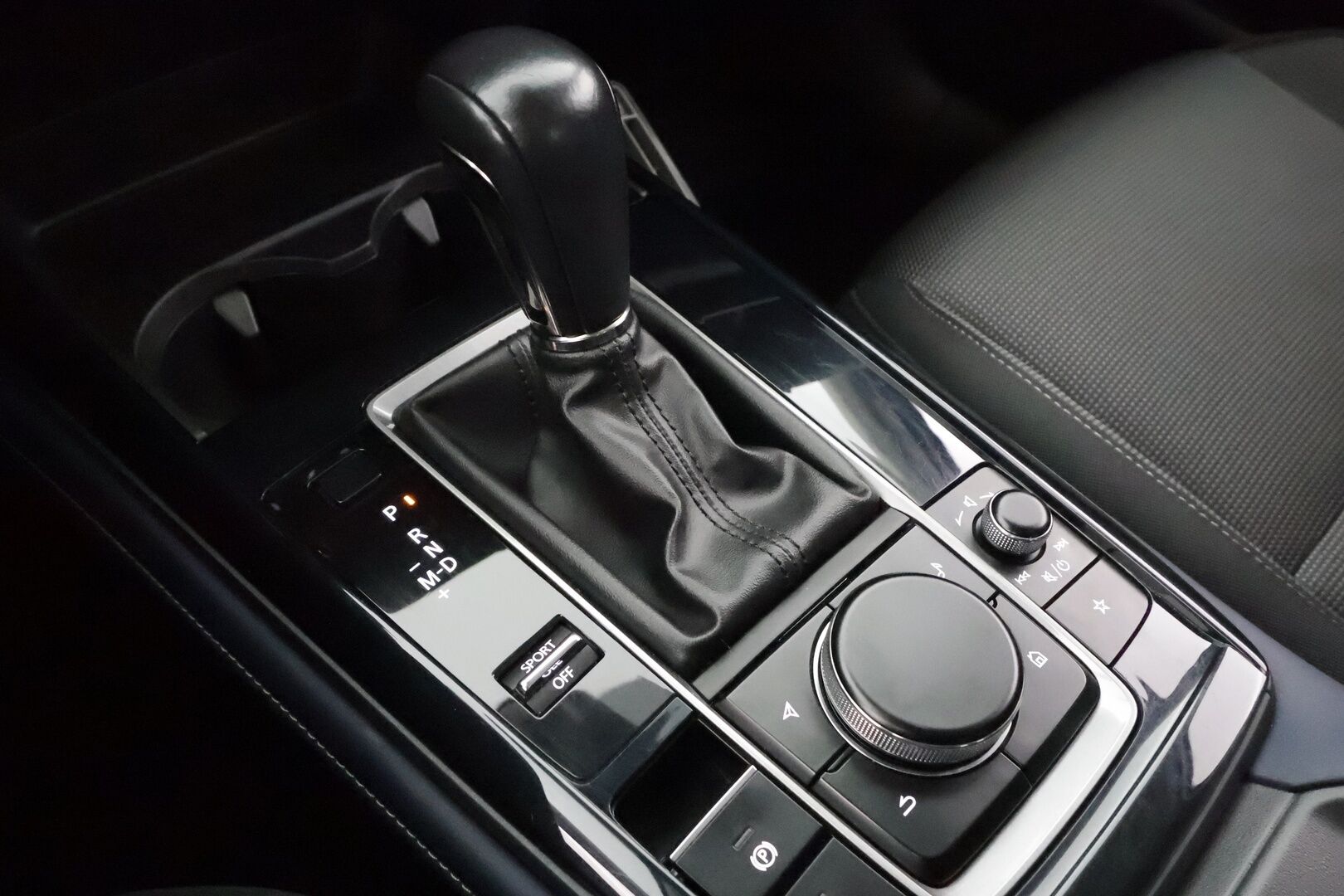 Mazda CX-30 2020 2,0 (150hv) M Hybrid Skyactiv-G Vision AT * Sisätilanlämmitin / ACC / LED / Tutka / Navi / HUD / Kaistavahti * - Suomi-auto / Kahdet renkaat aluvanteilla / Merkkihuollot - HULLUT AVAJAISHULINAT KORKOTARJOUS 3,29 %