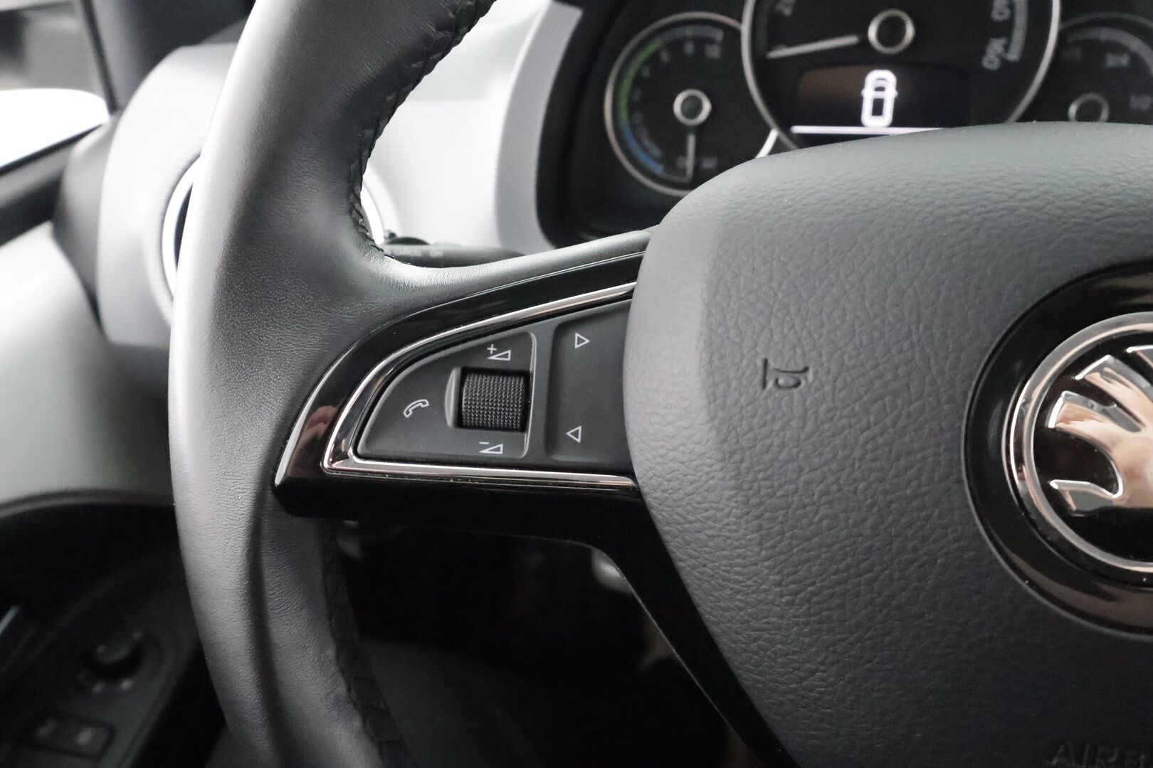 Skoda Citigo 2020 36,8 kWh 61 kW Style iV * Vakkari / P.tutka / Auto.ilmastointi / Kaistavahti / Bluetooth * - Suomi-auto / Kahdet renkaat aluvanteilla