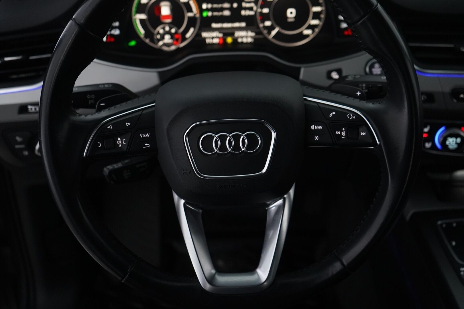 Audi Q7 2017 Business 3,0 V6 TDI e-tron quattro tiptronic * ACC / Webasto / 360° Kamera / Koukku / HUD / Ilma-alusta * - Akku kuntotarkastettu / Kahdet Audin vanteet / SUPER VARUSTEET!