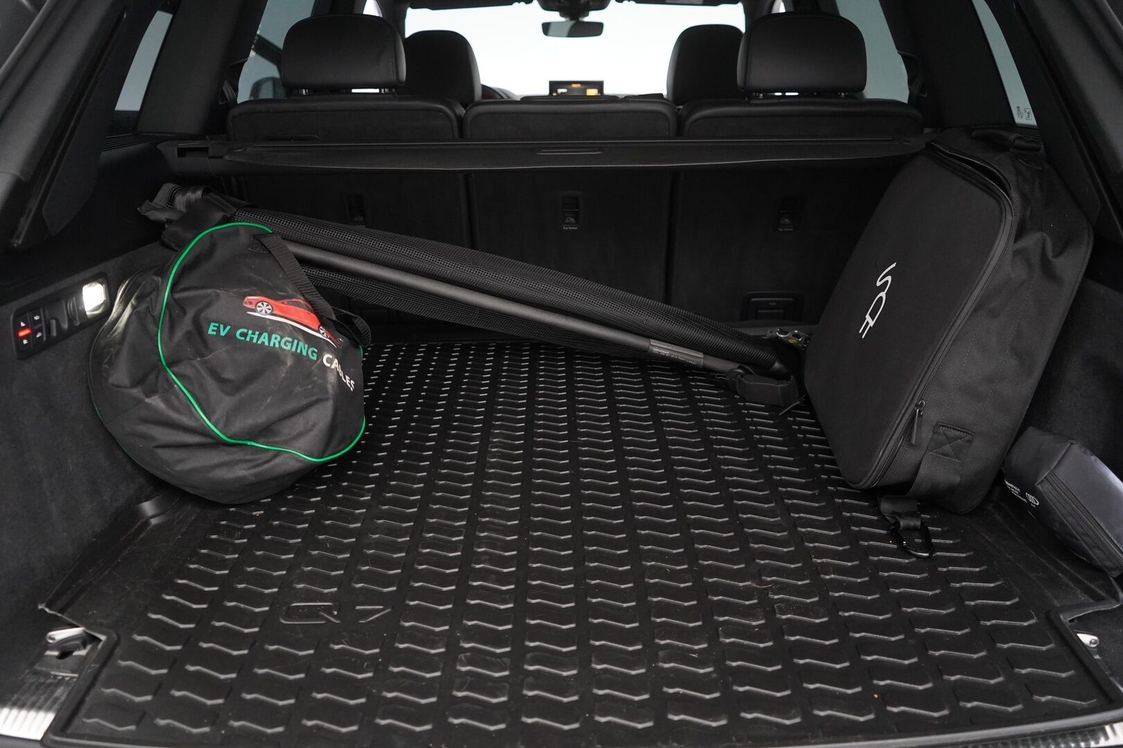 Audi Q7 2017 Business 3,0 V6 TDI e-tron quattro tiptronic * ACC / Webasto / 360° Kamera / Koukku / HUD / Ilma-alusta * - Akku kuntotarkastettu / Kahdet Audin vanteet / SUPER VARUSTEET!