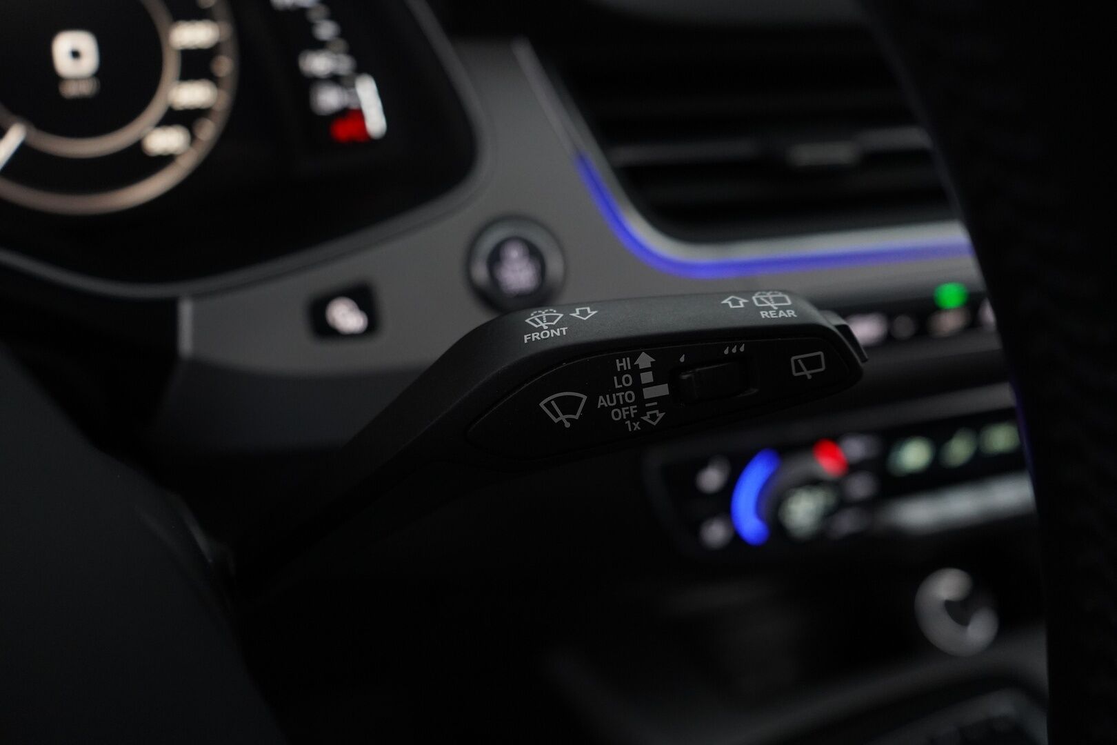 Audi Q7 2017 Business 3,0 V6 TDI e-tron quattro tiptronic * ACC / Webasto / 360° Kamera / Koukku / HUD / Ilma-alusta * - Akku kuntotarkastettu / Kahdet Audin vanteet / SUPER VARUSTEET!