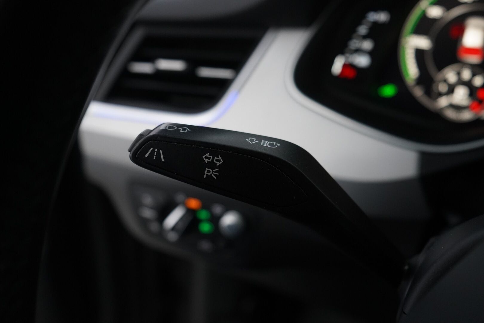 Audi Q7 2017 Business 3,0 V6 TDI e-tron quattro tiptronic * ACC / Webasto / 360° Kamera / Koukku / HUD / Ilma-alusta * - Akku kuntotarkastettu / Kahdet Audin vanteet / SUPER VARUSTEET!