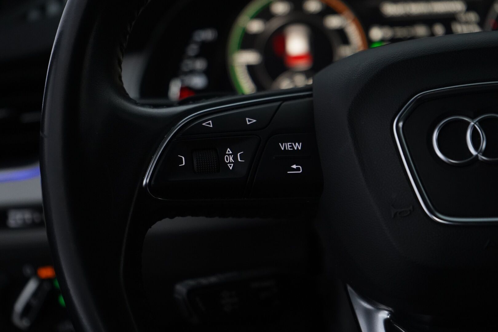 Audi Q7 2017 Business 3,0 V6 TDI e-tron quattro tiptronic * ACC / Webasto / 360° Kamera / Koukku / HUD / Ilma-alusta * - Akku kuntotarkastettu / Kahdet Audin vanteet / SUPER VARUSTEET!