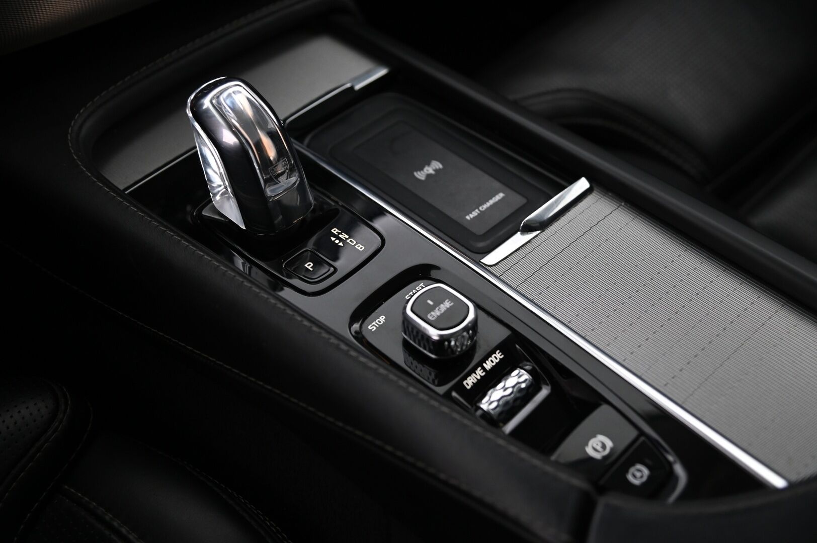 Volvo XC90 2017 T8 Twin Engine AWD Inscription aut **7P / B&W / HUD / Hierovat Ilmastoidut muisti nahat / VOC* - *SoH 82,1% / 2x renkaat&alumiinivanteet*