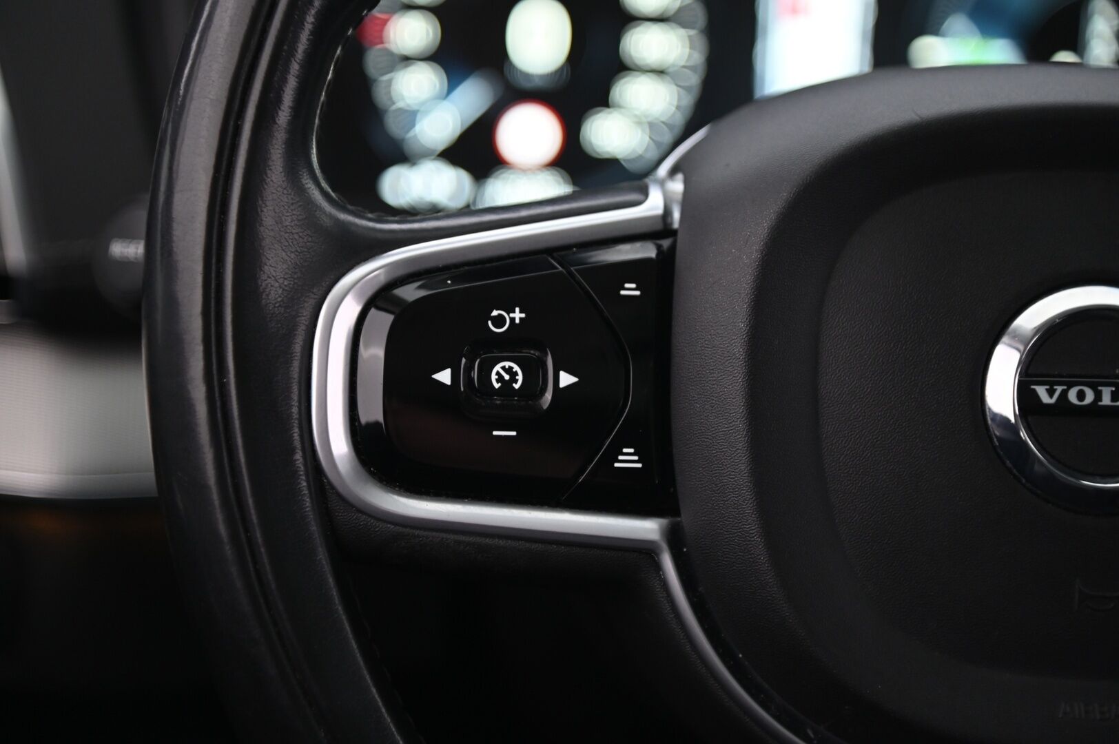 Volvo XC90 2017 T8 Twin Engine AWD Inscription aut **7P / B&W / HUD / Hierovat Ilmastoidut muisti nahat / VOC* - *SoH 82,1% / 2x renkaat&alumiinivanteet*