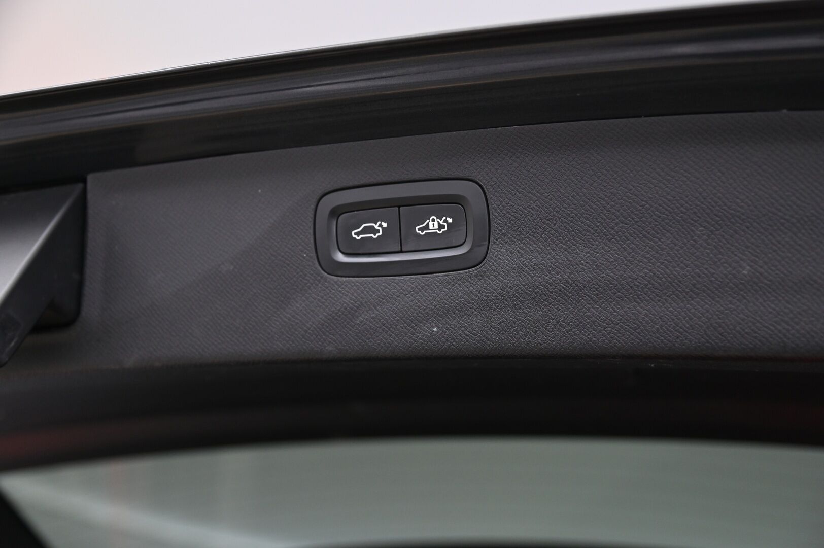 Volvo XC90 2017 T8 Twin Engine AWD Inscription aut **7P / B&W / HUD / Hierovat Ilmastoidut muisti nahat / VOC* - *SoH 82,1% / 2x renkaat&alumiinivanteet*