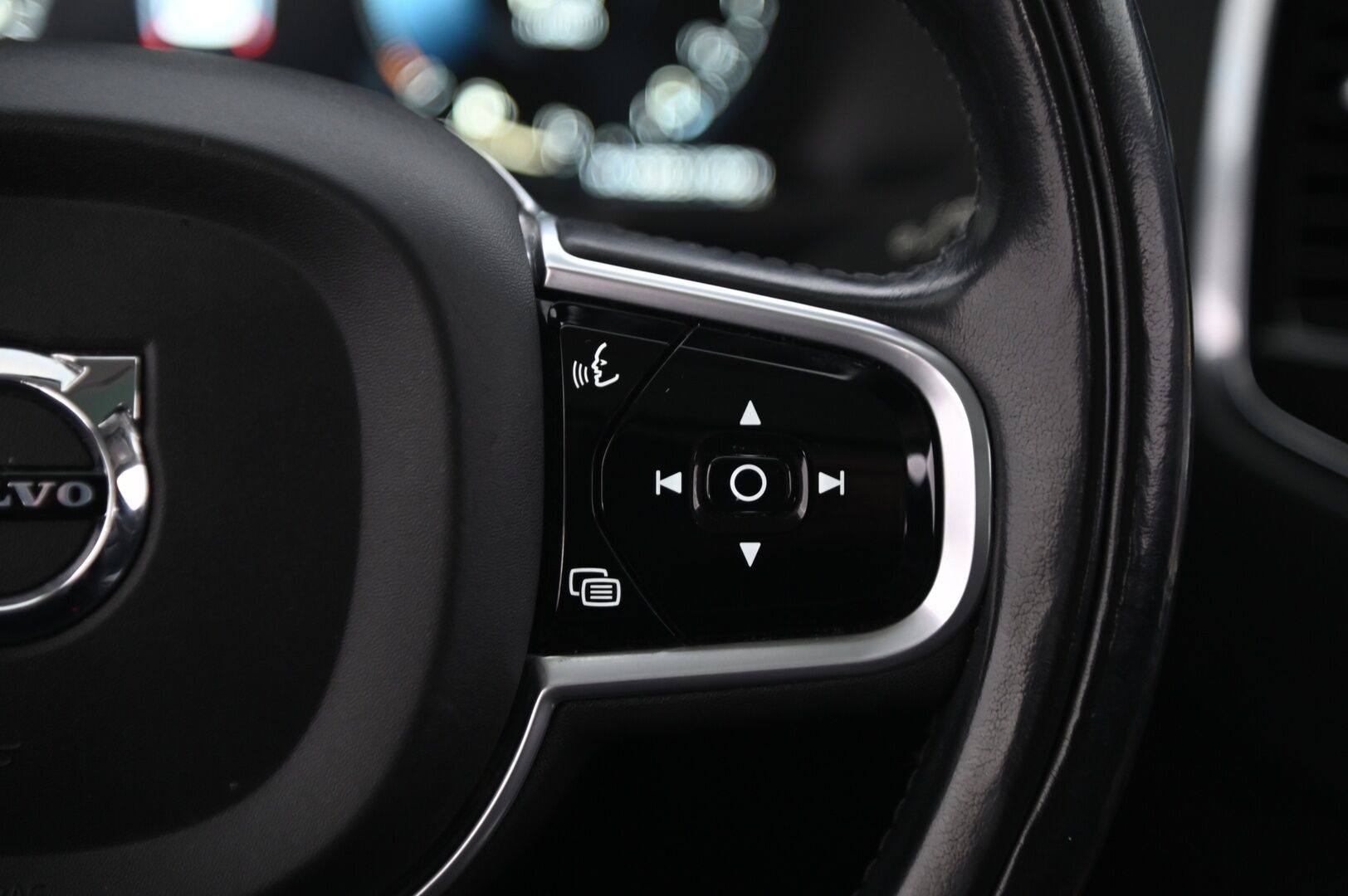 Volvo XC90 2017 T8 Twin Engine AWD Inscription aut **7P / B&W / HUD / Hierovat Ilmastoidut muisti nahat / VOC* - *SoH 82,1% / 2x renkaat&alumiinivanteet*