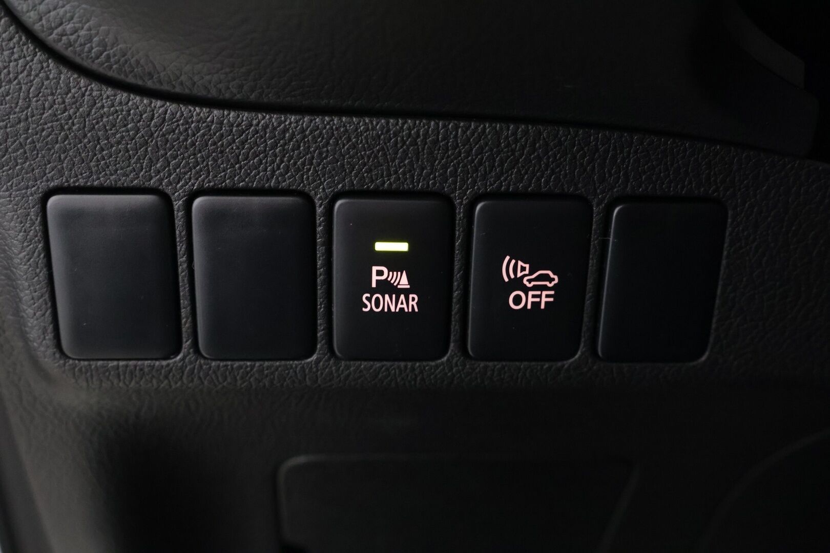 Mitsubishi Outlander 2017 Outlander PHEV  4WD 5P - Huutokaupat.com / Siisti! / Katso huollot / KAhdet hyvät renkaat!