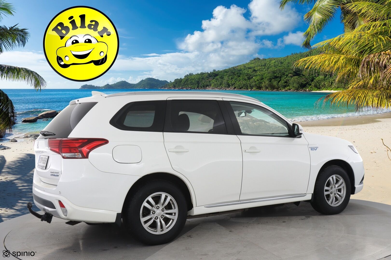 Mitsubishi Outlander 2017 Outlander PHEV  4WD 5P - Huutokaupat.com / Siisti! / Katso huollot / KAhdet hyvät renkaat!