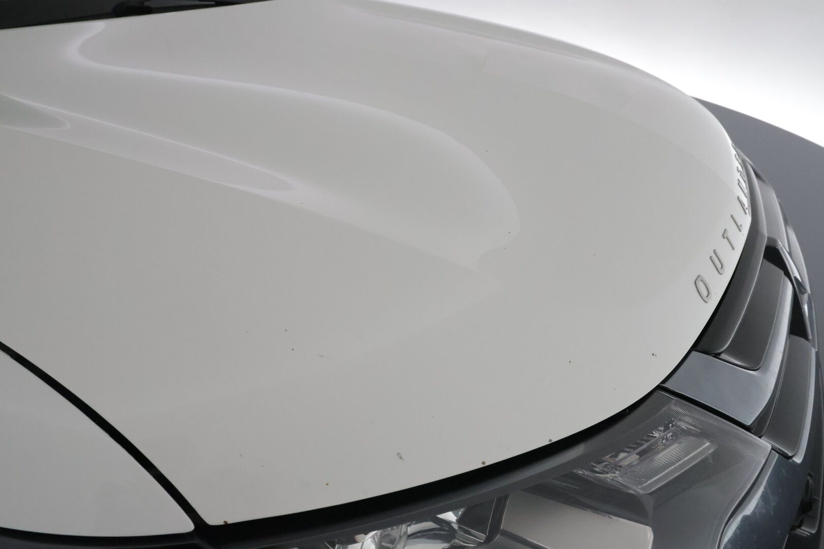 Mitsubishi Outlander 2017 Outlander PHEV  4WD 5P - Huutokaupat.com / Siisti! / Katso huollot / KAhdet hyvät renkaat!