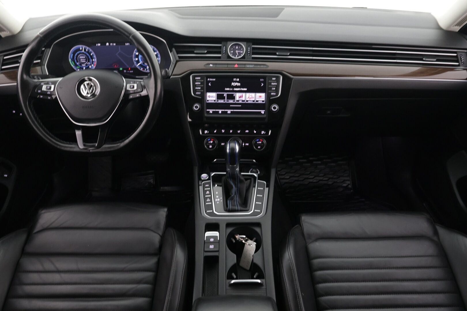 Volkswagen Passat 2016 Variant GTE Plug-In Hybrid 160 kW (218 hv) DSG-automaatti ** ACC / Digimittaristo / Koukku / Nahat / Dynaudio / Kamera / - Jakopää vaihdettu 01/23 / Kahdet asialliset renkaat vanteilla