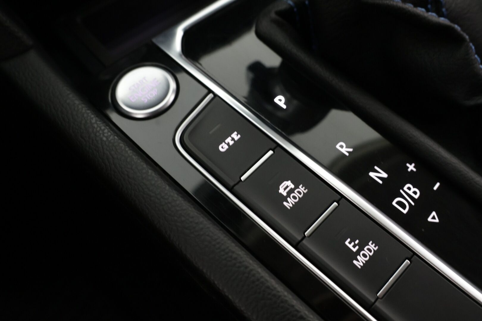 Volkswagen Passat 2016 Variant GTE Plug-In Hybrid 160 kW (218 hv) DSG-automaatti ** ACC / Digimittaristo / Koukku / Nahat / Dynaudio / Kamera / - Jakopää vaihdettu 01/23 / Kahdet asialliset renkaat vanteilla