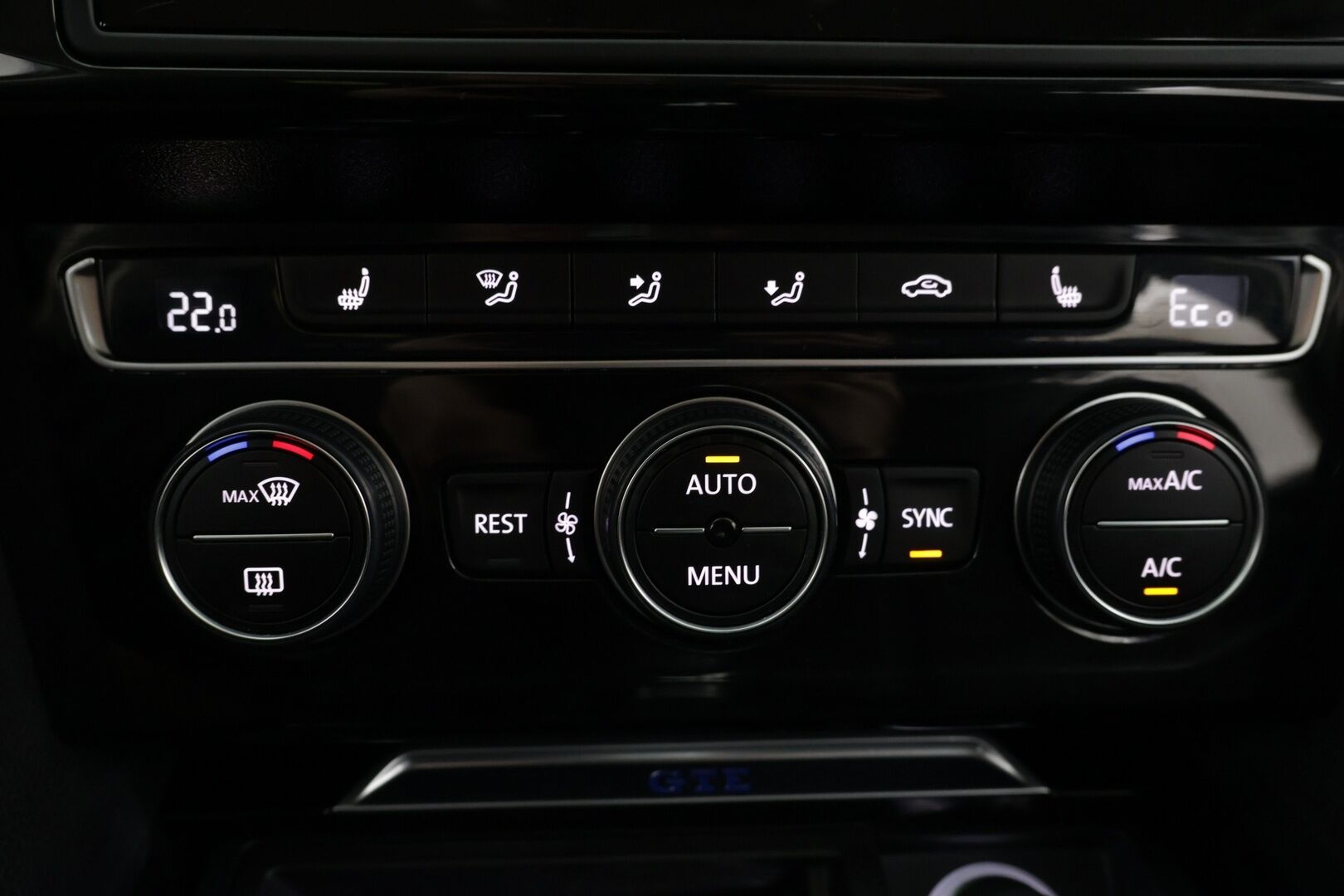 Volkswagen Passat 2016 Variant GTE Plug-In Hybrid 160 kW (218 hv) DSG-automaatti ** ACC / Digimittaristo / Koukku / Nahat / Dynaudio / Kamera / - Jakopää vaihdettu 01/23 / Kahdet asialliset renkaat vanteilla