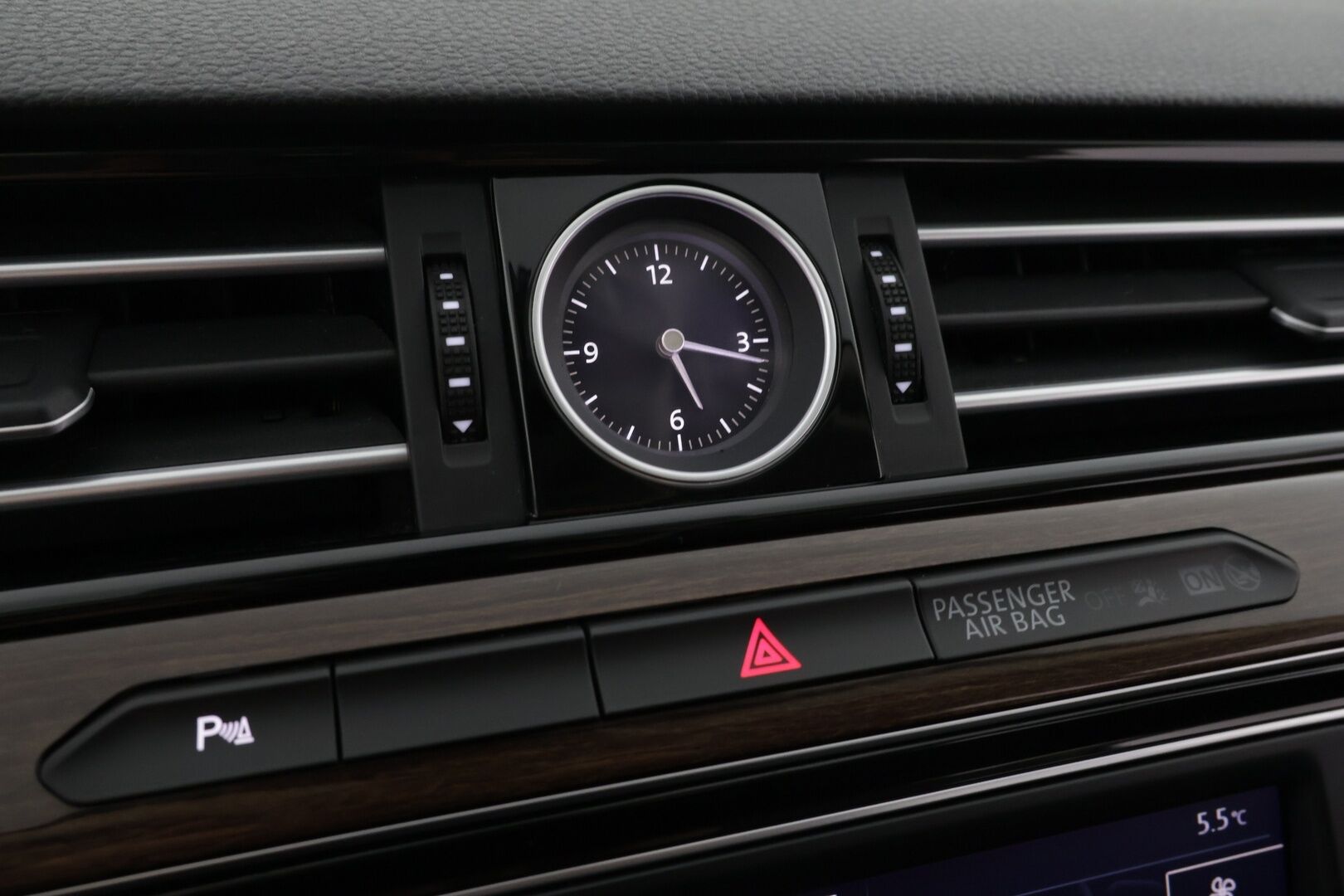 Volkswagen Passat 2016 Variant GTE Plug-In Hybrid 160 kW (218 hv) DSG-automaatti ** ACC / Digimittaristo / Koukku / Nahat / Dynaudio / Kamera / - Jakopää vaihdettu 01/23 / Kahdet asialliset renkaat vanteilla