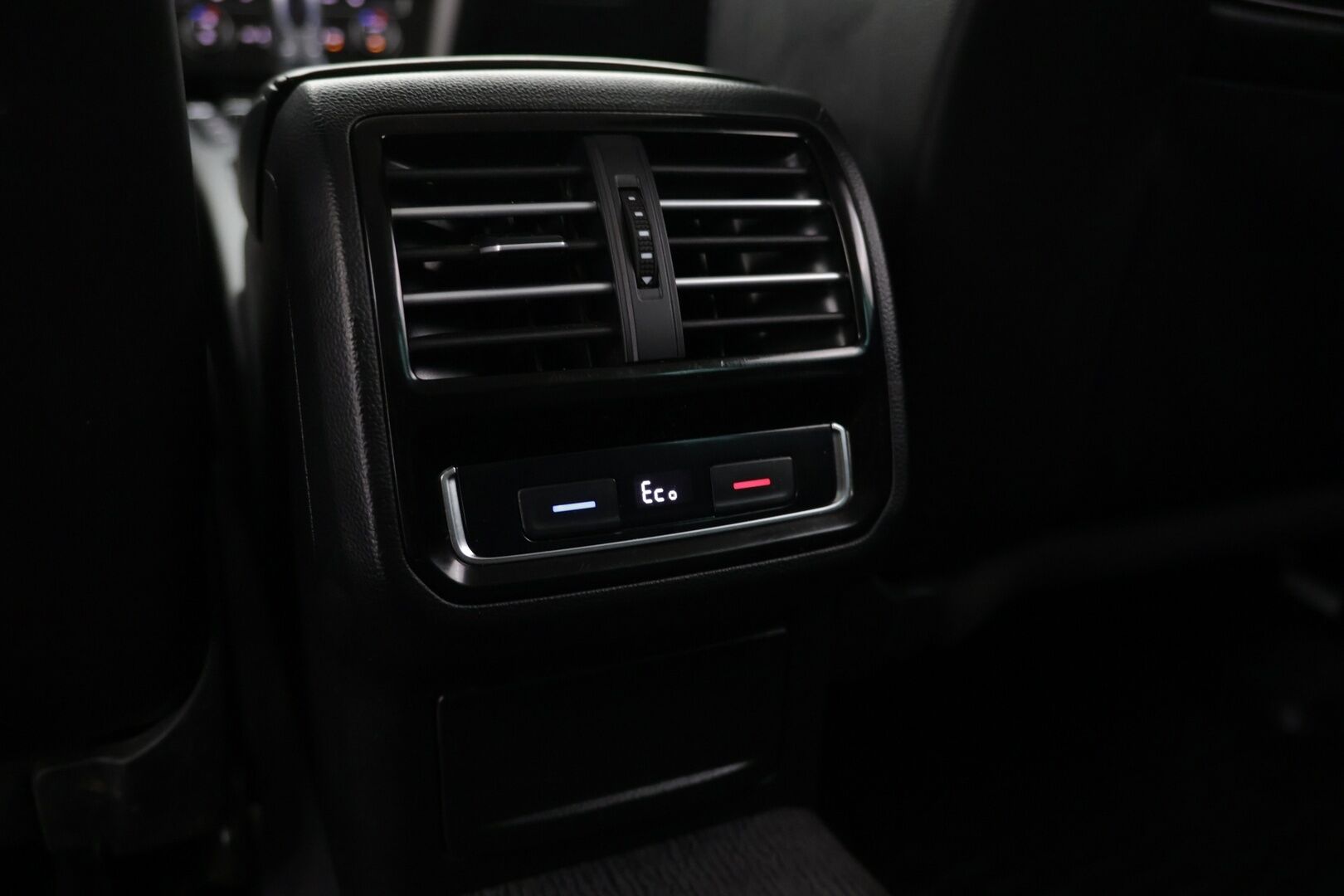 Volkswagen Passat 2016 Variant GTE Plug-In Hybrid 160 kW (218 hv) DSG-automaatti ** ACC / Digimittaristo / Koukku / Nahat / Dynaudio / Kamera / - Jakopää vaihdettu 01/23 / Kahdet asialliset renkaat vanteilla