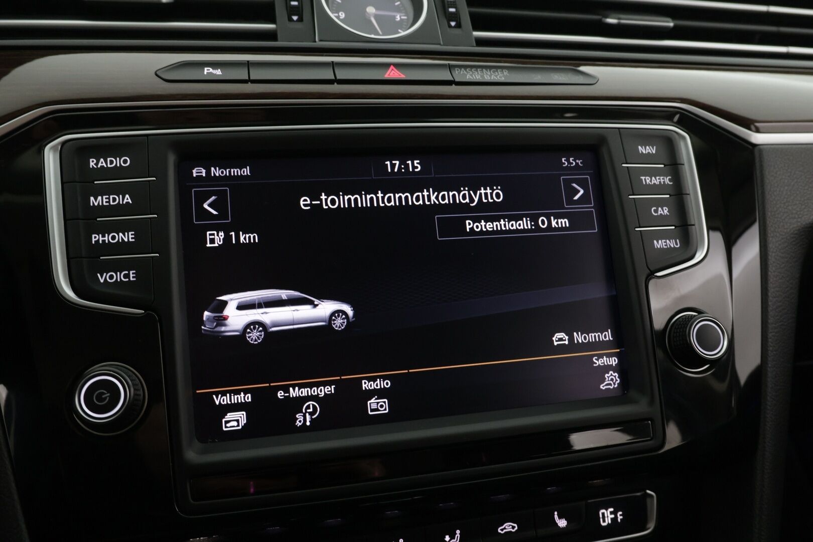 Volkswagen Passat 2016 Variant GTE Plug-In Hybrid 160 kW (218 hv) DSG-automaatti ** ACC / Digimittaristo / Koukku / Nahat / Dynaudio / Kamera / - Jakopää vaihdettu 01/23 / Kahdet asialliset renkaat vanteilla