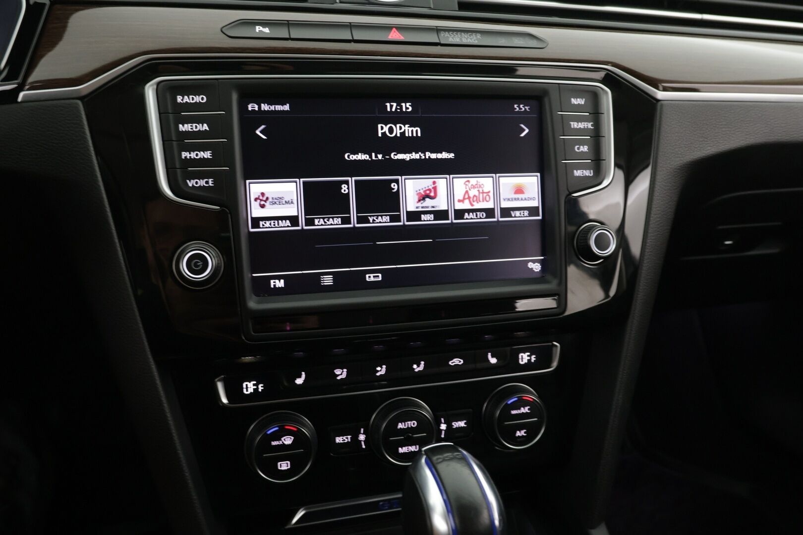 Volkswagen Passat 2016 Variant GTE Plug-In Hybrid 160 kW (218 hv) DSG-automaatti ** ACC / Digimittaristo / Koukku / Nahat / Dynaudio / Kamera / - Jakopää vaihdettu 01/23 / Kahdet asialliset renkaat vanteilla