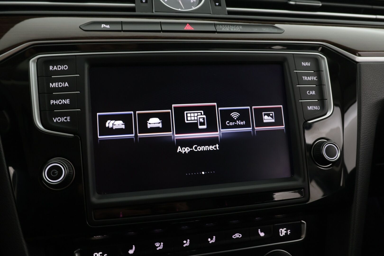 Volkswagen Passat 2016 Variant GTE Plug-In Hybrid 160 kW (218 hv) DSG-automaatti ** ACC / Digimittaristo / Koukku / Nahat / Dynaudio / Kamera / - Jakopää vaihdettu 01/23 / Kahdet asialliset renkaat vanteilla