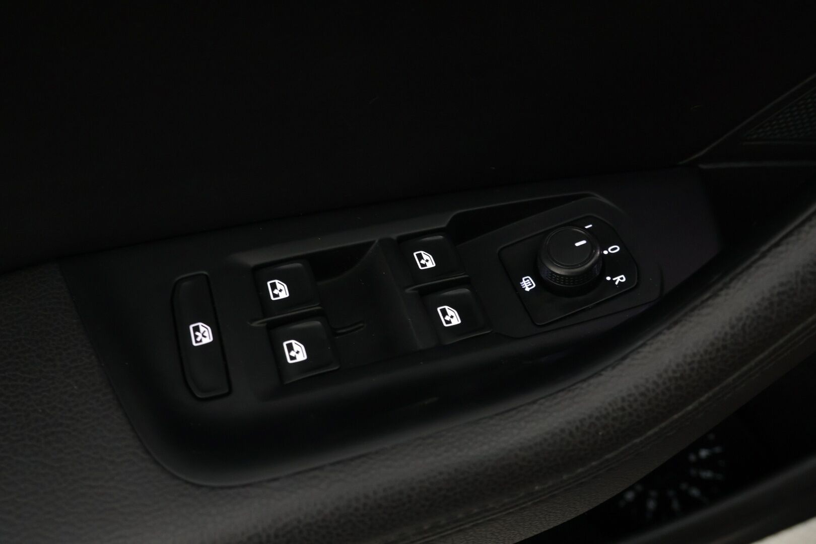 Volkswagen Passat 2016 Variant GTE Plug-In Hybrid 160 kW (218 hv) DSG-automaatti ** ACC / Digimittaristo / Koukku / Nahat / Dynaudio / Kamera / - Jakopää vaihdettu 01/23 / Kahdet asialliset renkaat vanteilla