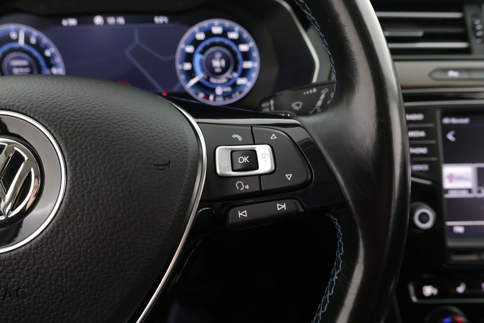 Volkswagen Passat 2016 Variant GTE Plug-In Hybrid 160 kW (218 hv) DSG-automaatti ** ACC / Digimittaristo / Koukku / Nahat / Dynaudio / Kamera / - Jakopää vaihdettu 01/23 / Kahdet asialliset renkaat vanteilla