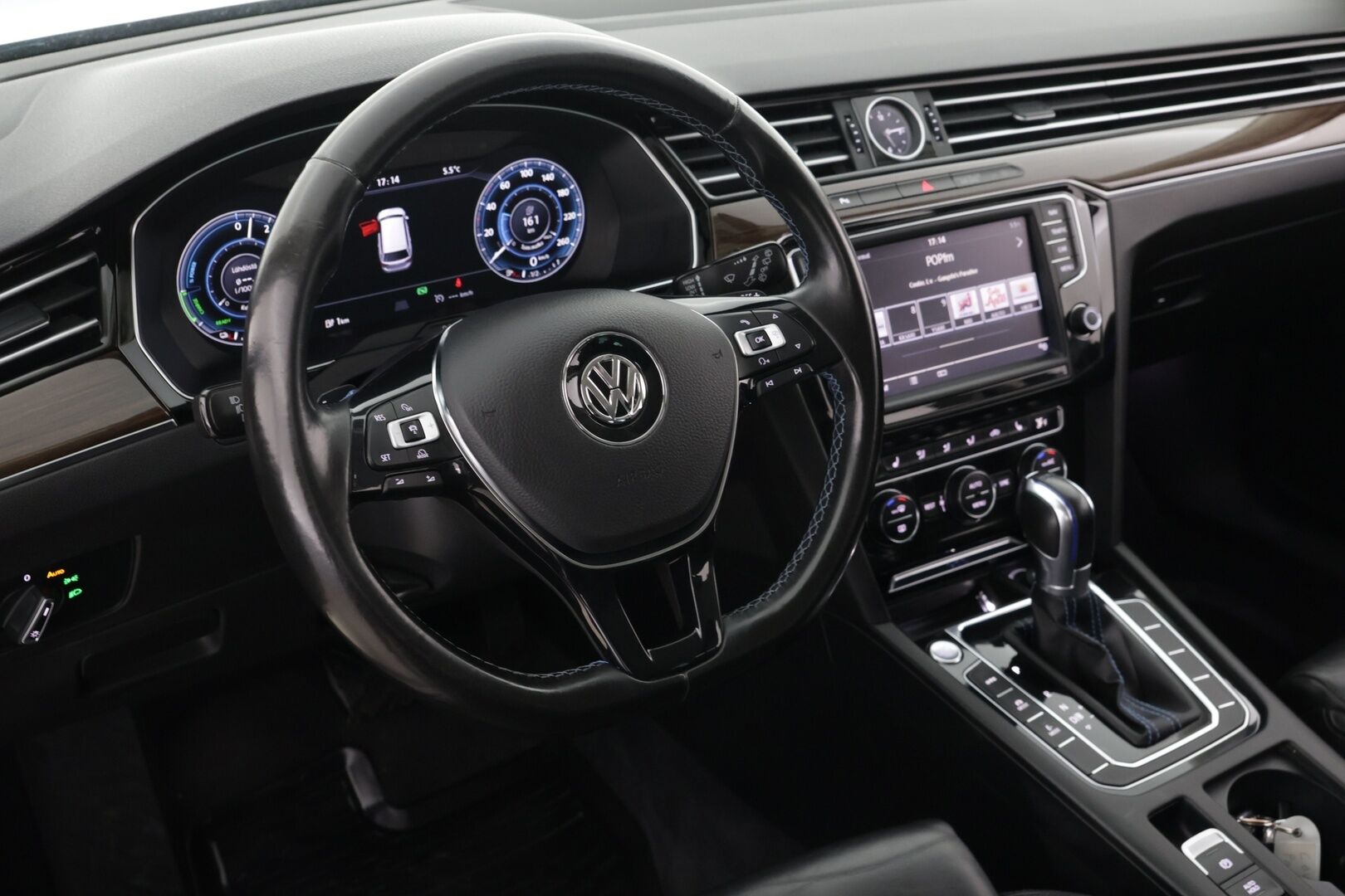 Volkswagen Passat 2016 Variant GTE Plug-In Hybrid 160 kW (218 hv) DSG-automaatti ** ACC / Digimittaristo / Koukku / Nahat / Dynaudio / Kamera / - Jakopää vaihdettu 01/23 / Kahdet asialliset renkaat vanteilla