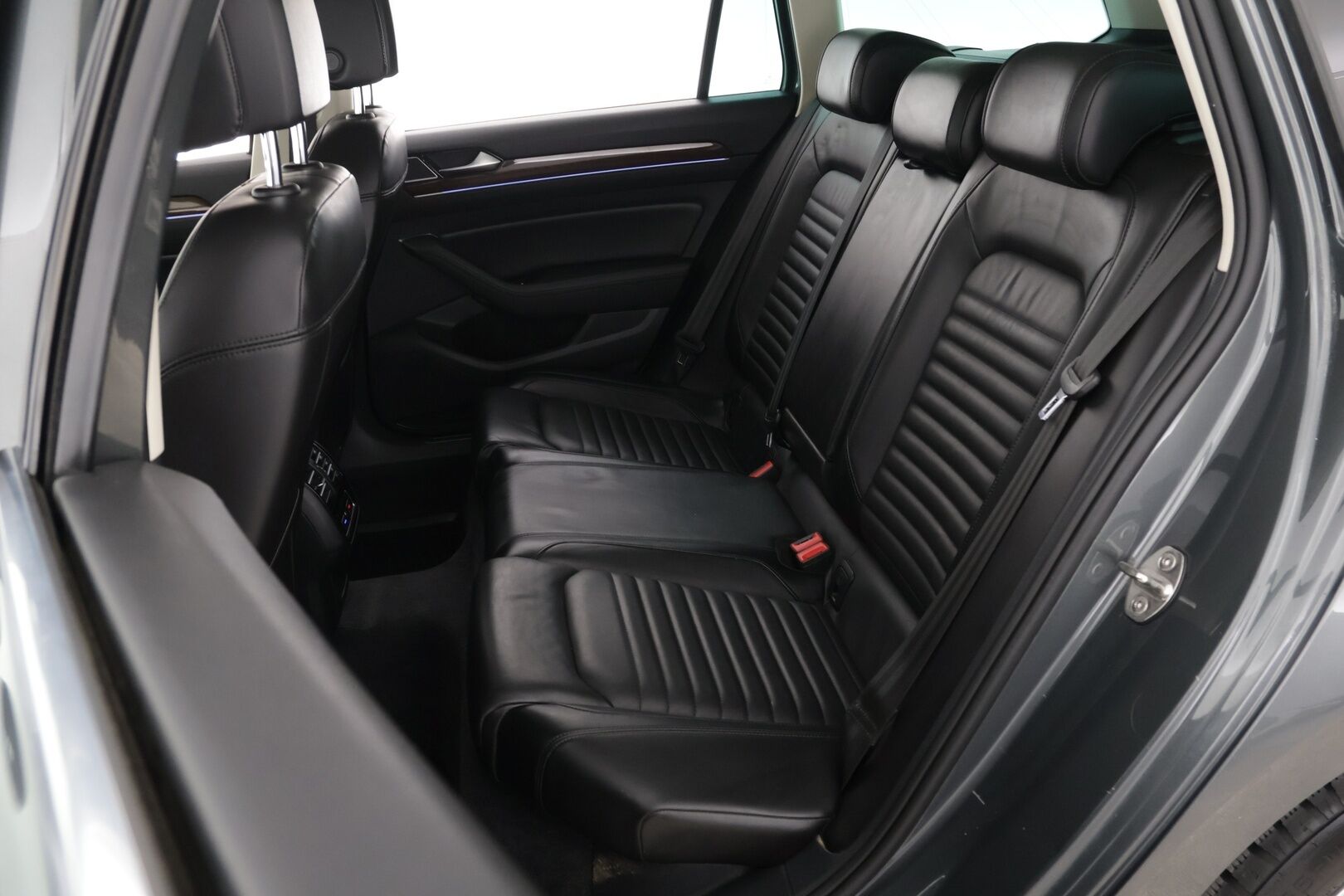 Volkswagen Passat 2016 Variant GTE Plug-In Hybrid 160 kW (218 hv) DSG-automaatti ** ACC / Digimittaristo / Koukku / Nahat / Dynaudio / Kamera / - Jakopää vaihdettu 01/23 / Kahdet asialliset renkaat vanteilla